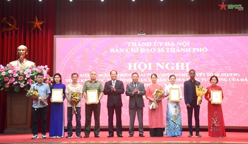 Hà Nội trao giải cuộc thi chính luận về bảo vệ nền tảng tư tưởng của Đảng